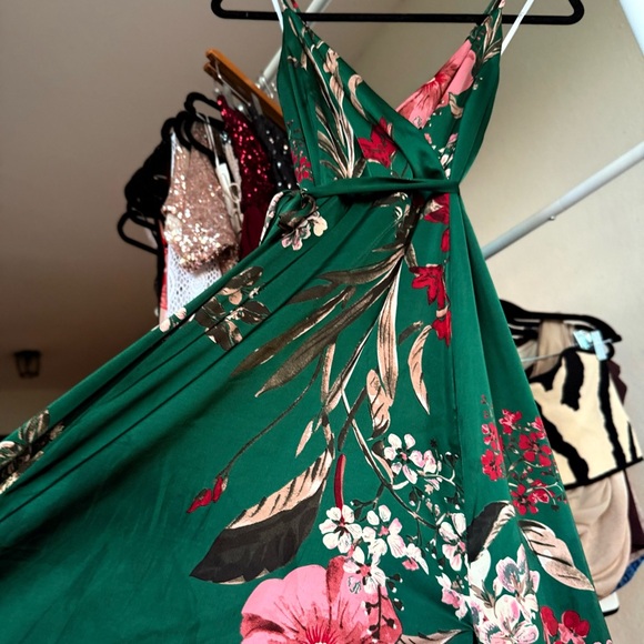 NWT LULU’S Silky Emerald Floral Maxi Slit Dress (Size M) - Picture 4 of 17